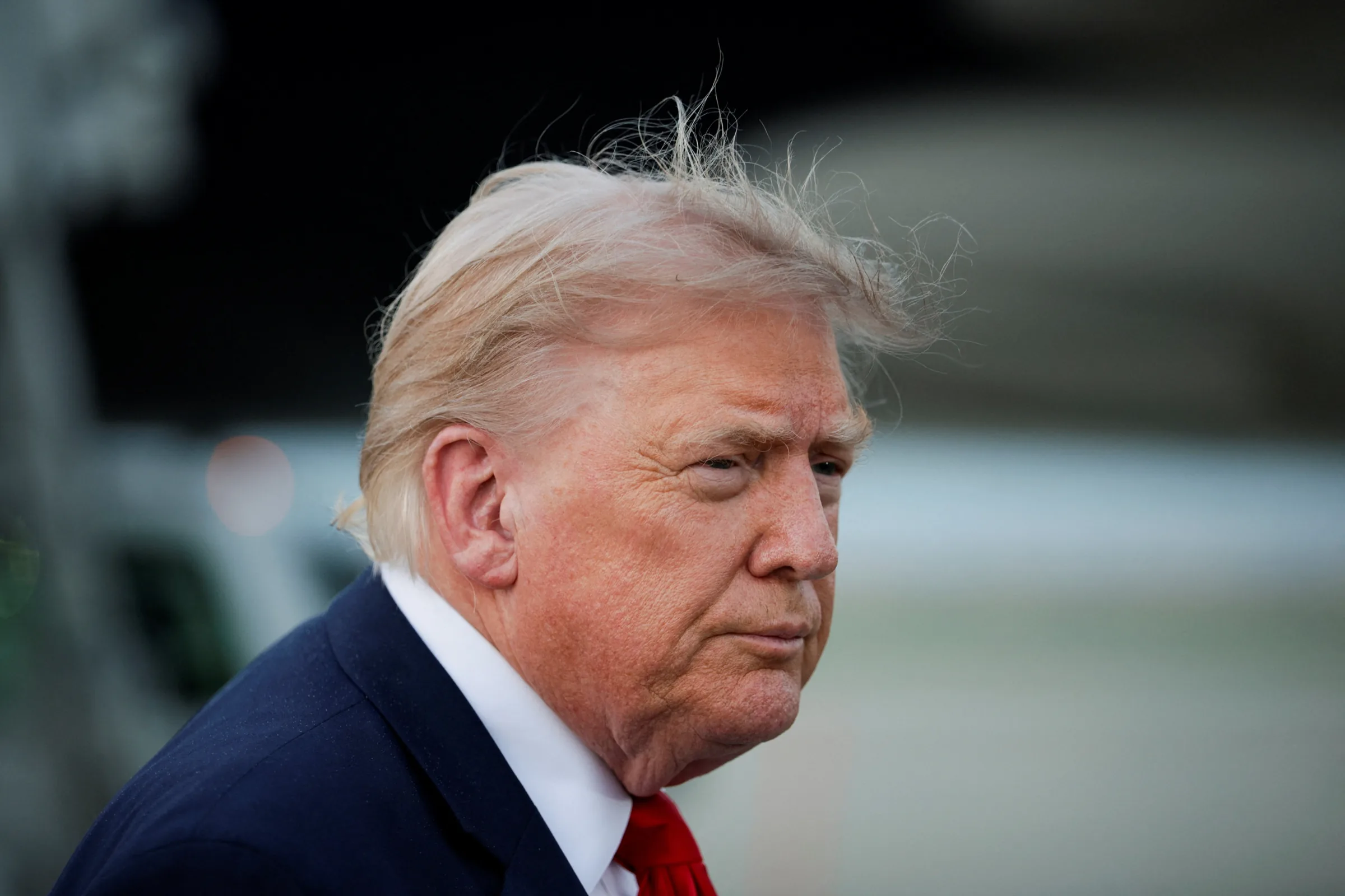 Trump ameaça intensificar ataques contra o Irã após repatriação de corpos de soldados americanos