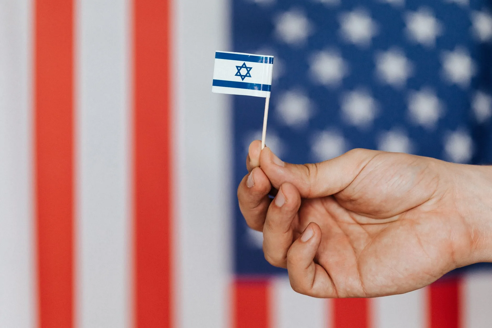 Entenda: A Repercussão da Guerra no Irã e as Relações EUA-Israel