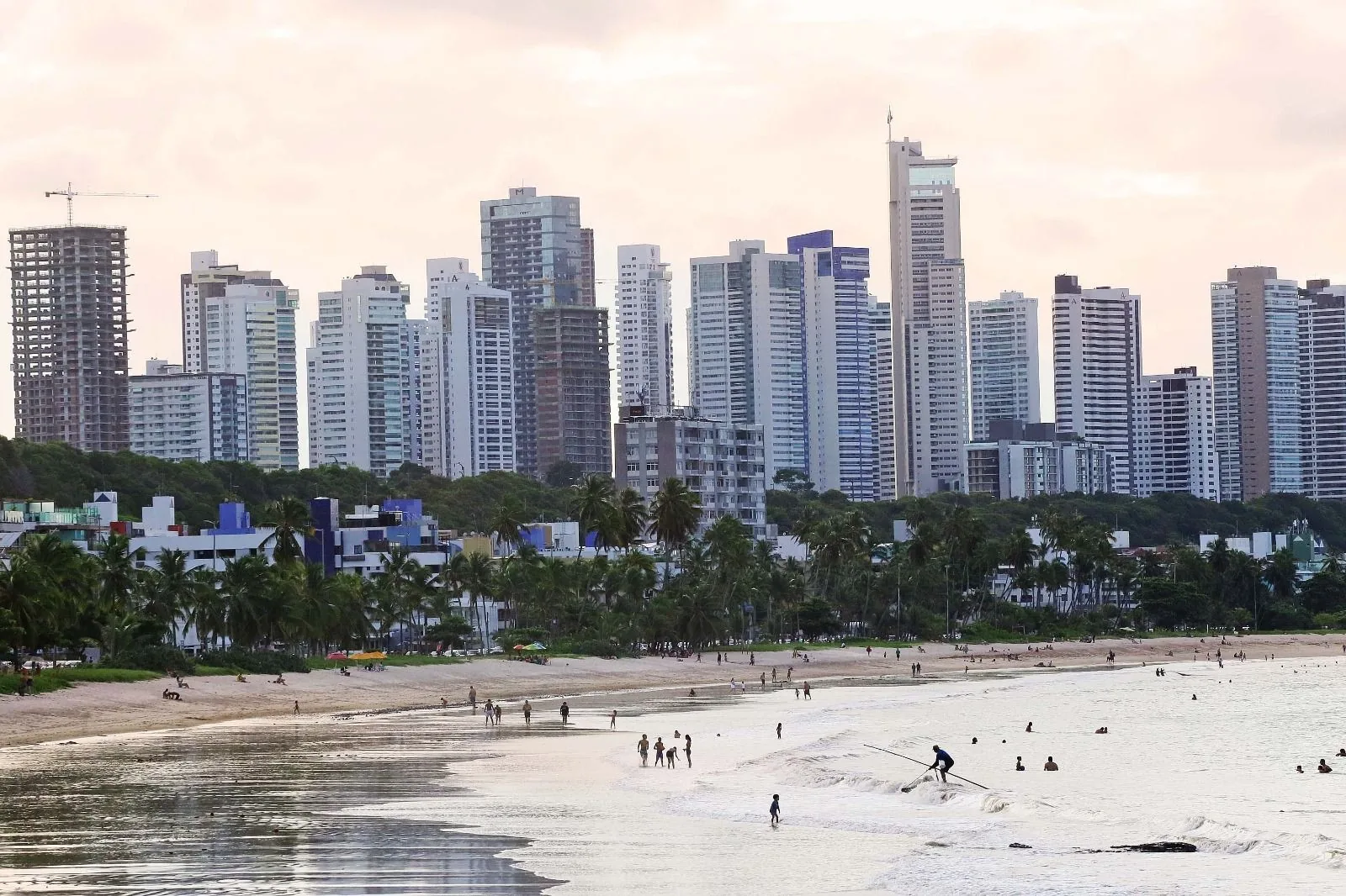 Litoral da Paraíba tem seis trechos de praia impróprios para banho; veja quais