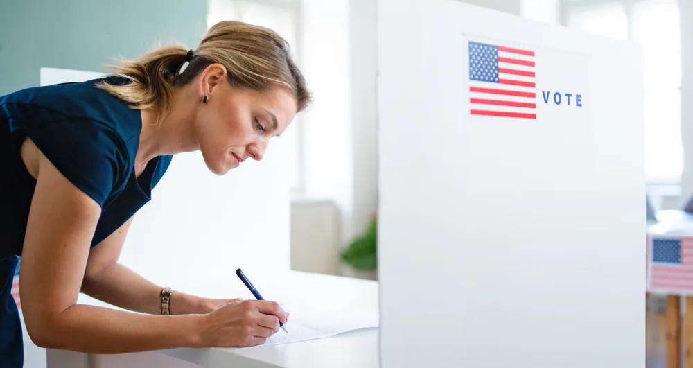 PoderDataCast analisa voto feminino e rejeição nas eleições de 2026