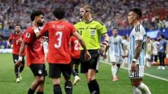 Integridade dos árbitros da Copa do Mundo é defendida por Collina