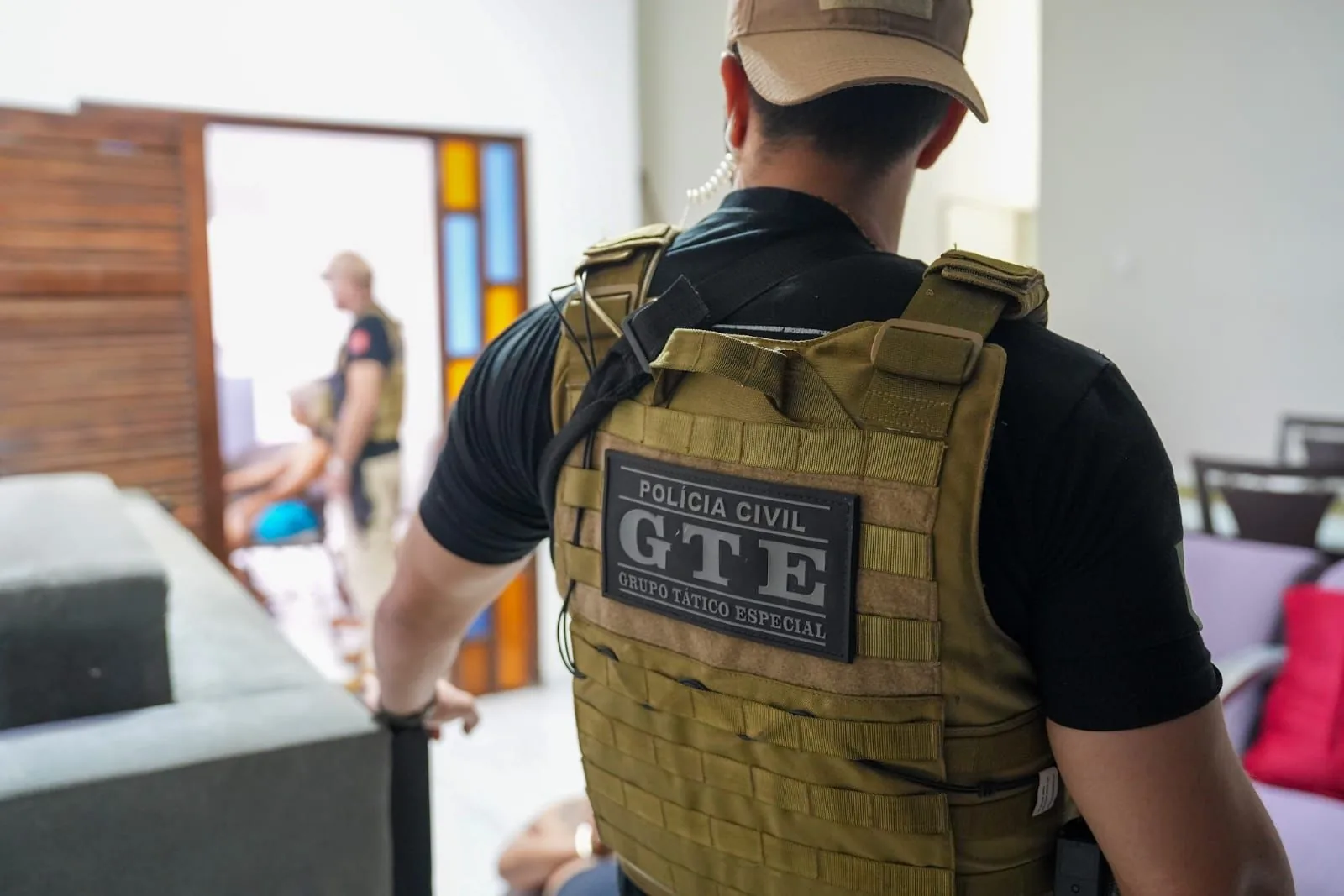 'Tesoureira' de esquema de desvios de drogas na Polícia Civil é posta em prisão domiciliar, na Paraíba