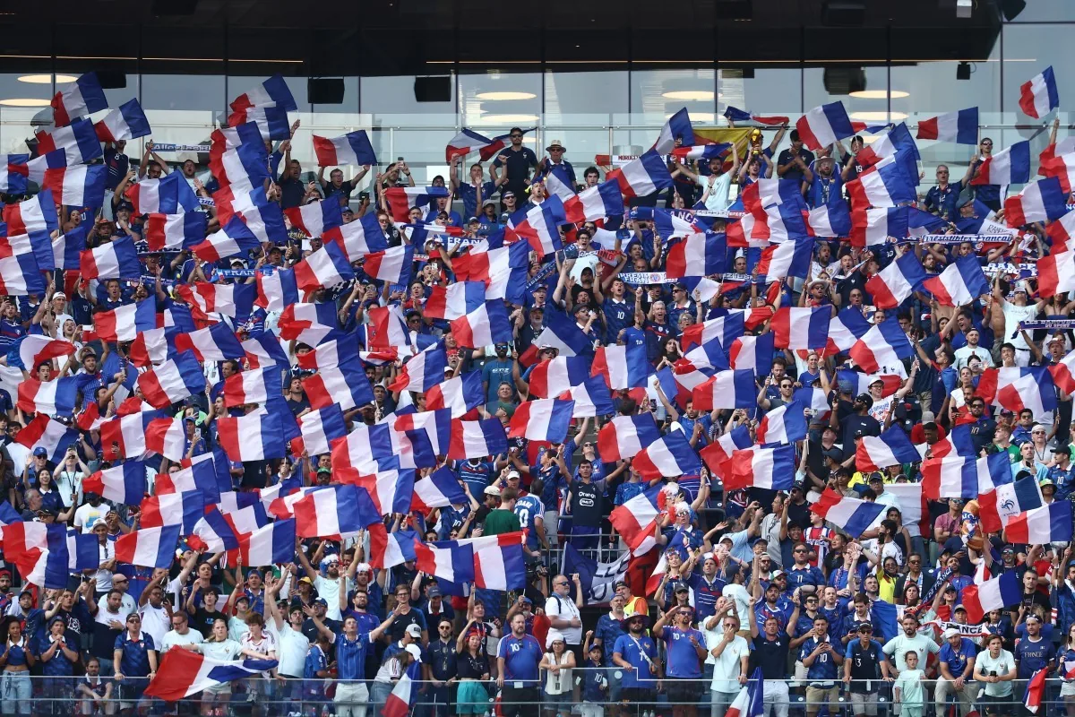Adolescente morre em comemoração da vitória da França na Copa do Mundo