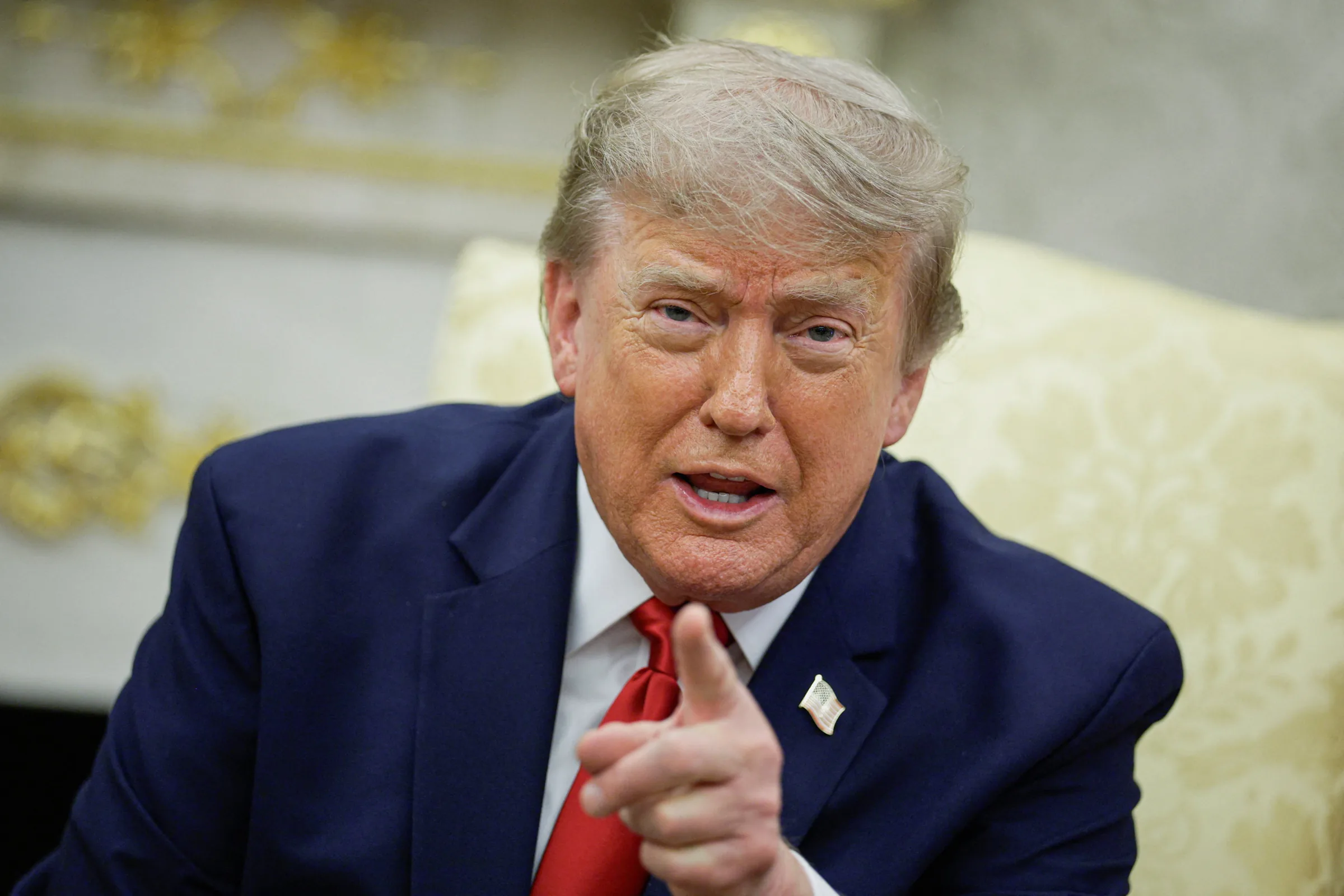 Trump critica suspensão de data centers em Nova York e alerta sobre a China