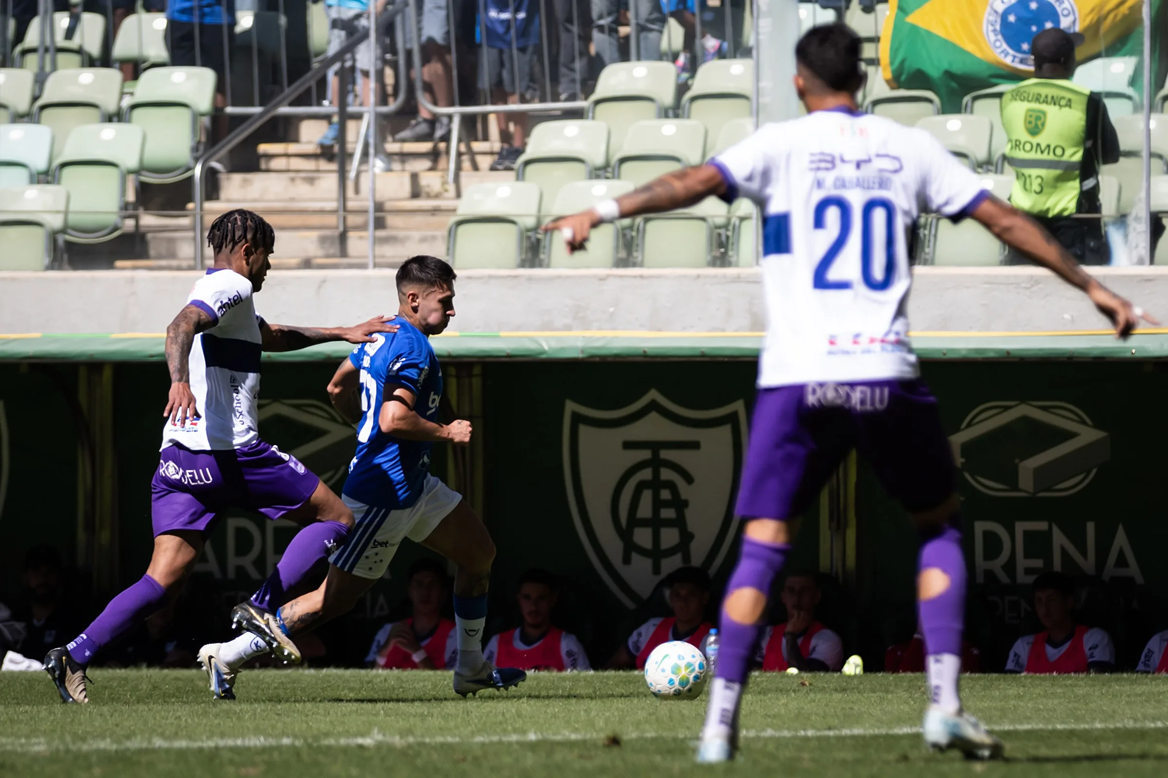 Cruzeiro testa novas opções após saídas de jogadores-chave