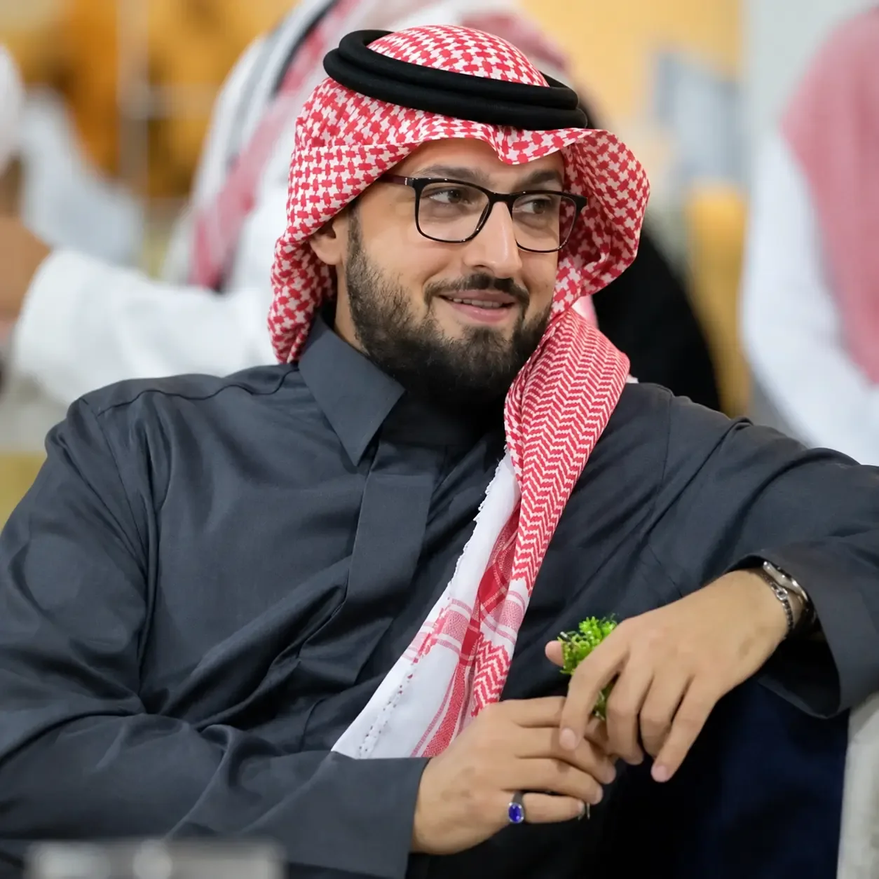 Príncipe saudita morreu por parada cardíaca causada por álcool e drogas, conclui inquérito