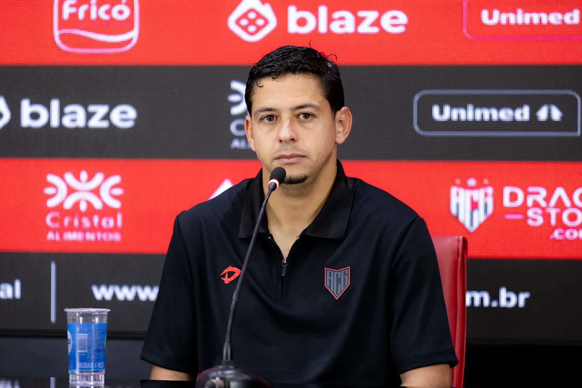 Justiça manda bets retirarem imagens de jogador do Atlético-GO de apostas esportivas
