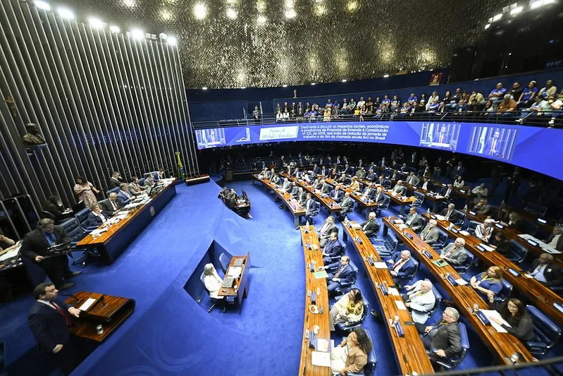 Pesquisa revela apoio ao fim da escala 6x1 entre brasileiros