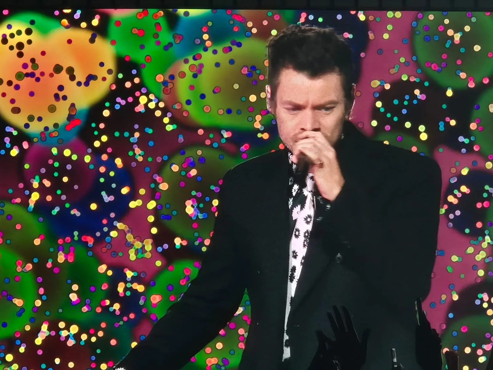 Harry Styles inicia turnê no Brasil com show enérgico em São Paulo