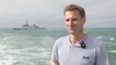 Náutica francesa realiza exercício de tiro durante entrevista