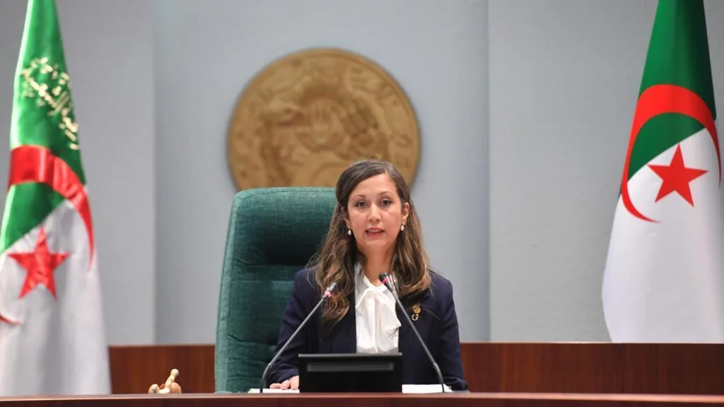 Khalida Boufedeche é eleita a primeira mulher presidente do parlamento da Argélia