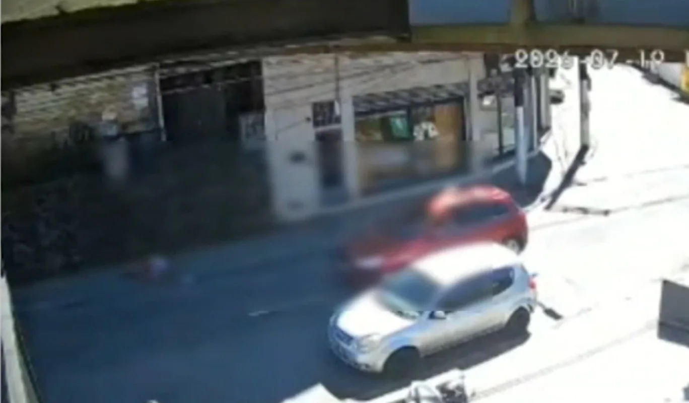 VÍDEO: Homem é atropelado enquanto praticava corrida em Petrópolis; motorista fugiu