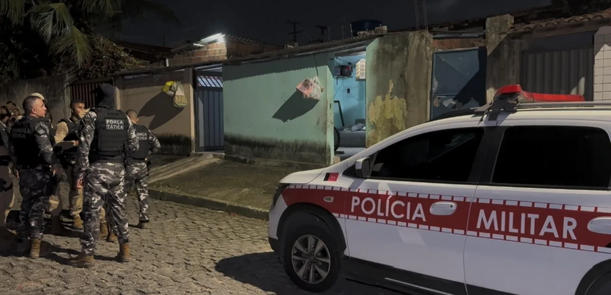 Dois homens são mortos a tiros dentro de casas vizinhas, em João Pessoa
