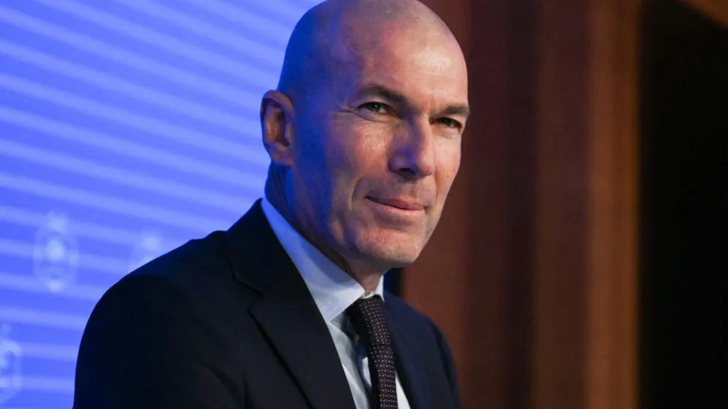Zidane assume a seleção francesa após anos de espera