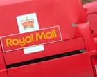 Royal Mail aumenta preços em até 36% para serviços de correios, impactando NHS
