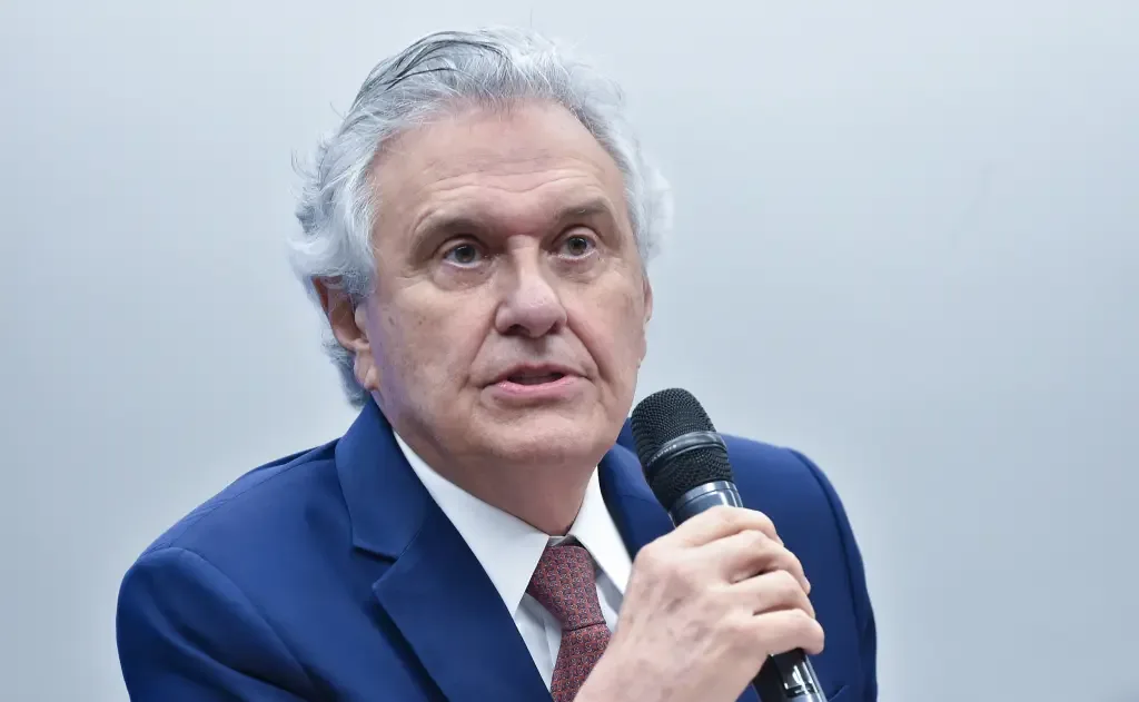 Caiado critica Lula e Flávio Bolsonaro sobre tarifa dos EUA
