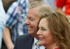 Irmã de Lindsey Graham é escolhida como substituta após a morte do senador