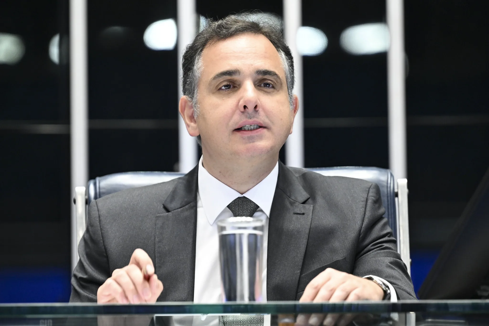 PF afirma que Pacheco se reuniu com líder de associação investigada; senador nega