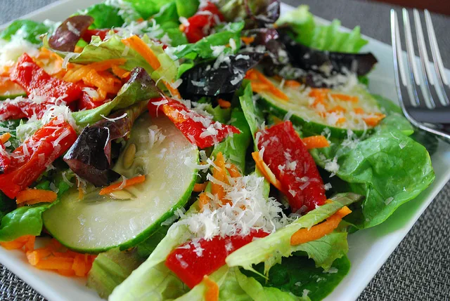 Surto de diarreia afeta 40% dos americanos e gera receio sobre frutas e verduras