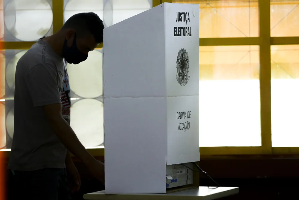 Eleitorado de Goiás encolhe 0,91% desde as eleições municipais de 2024; cadastro biométrico avança