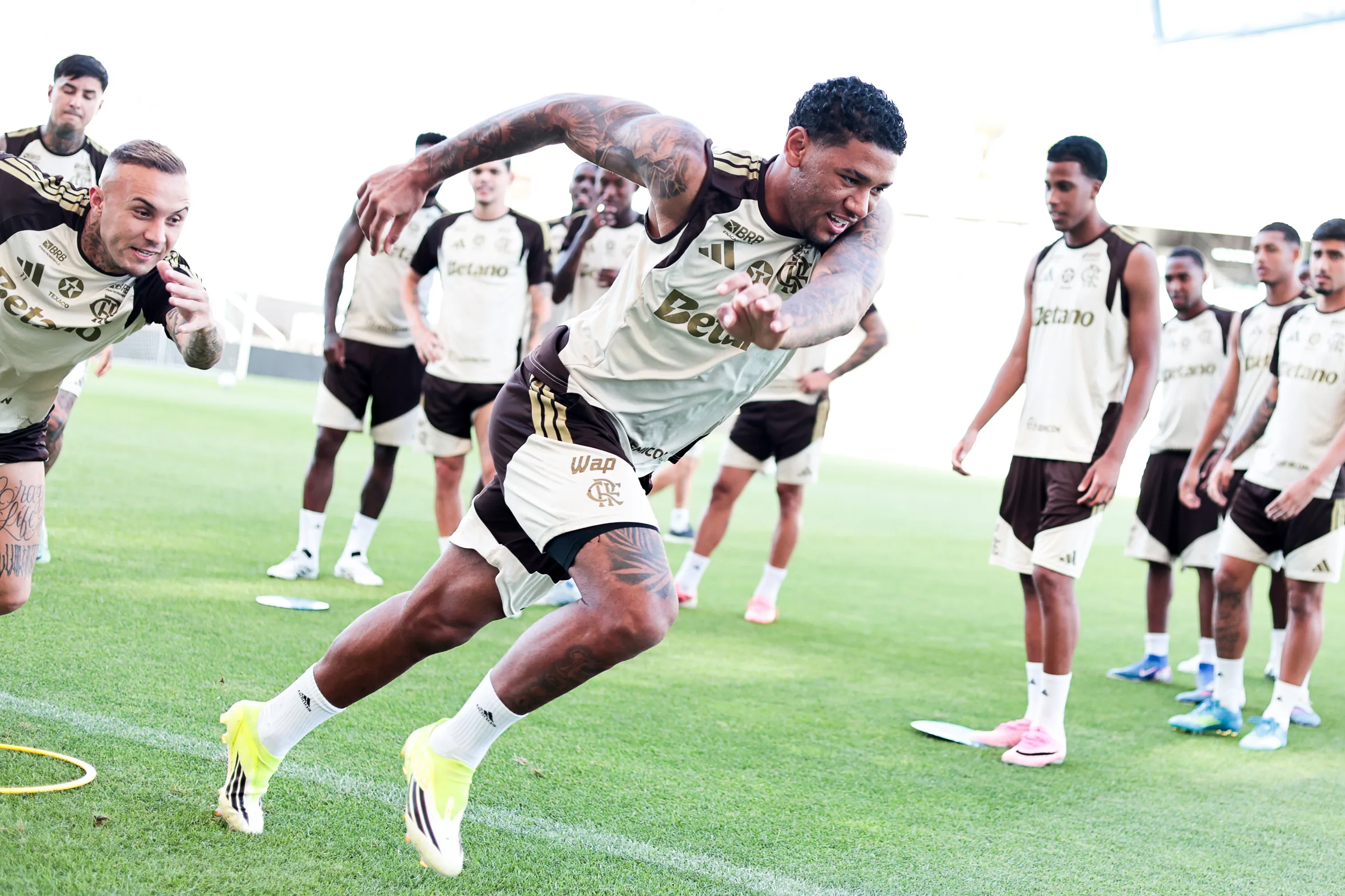 Flamengo utiliza amistosos em Portugal para avaliar jovens da base