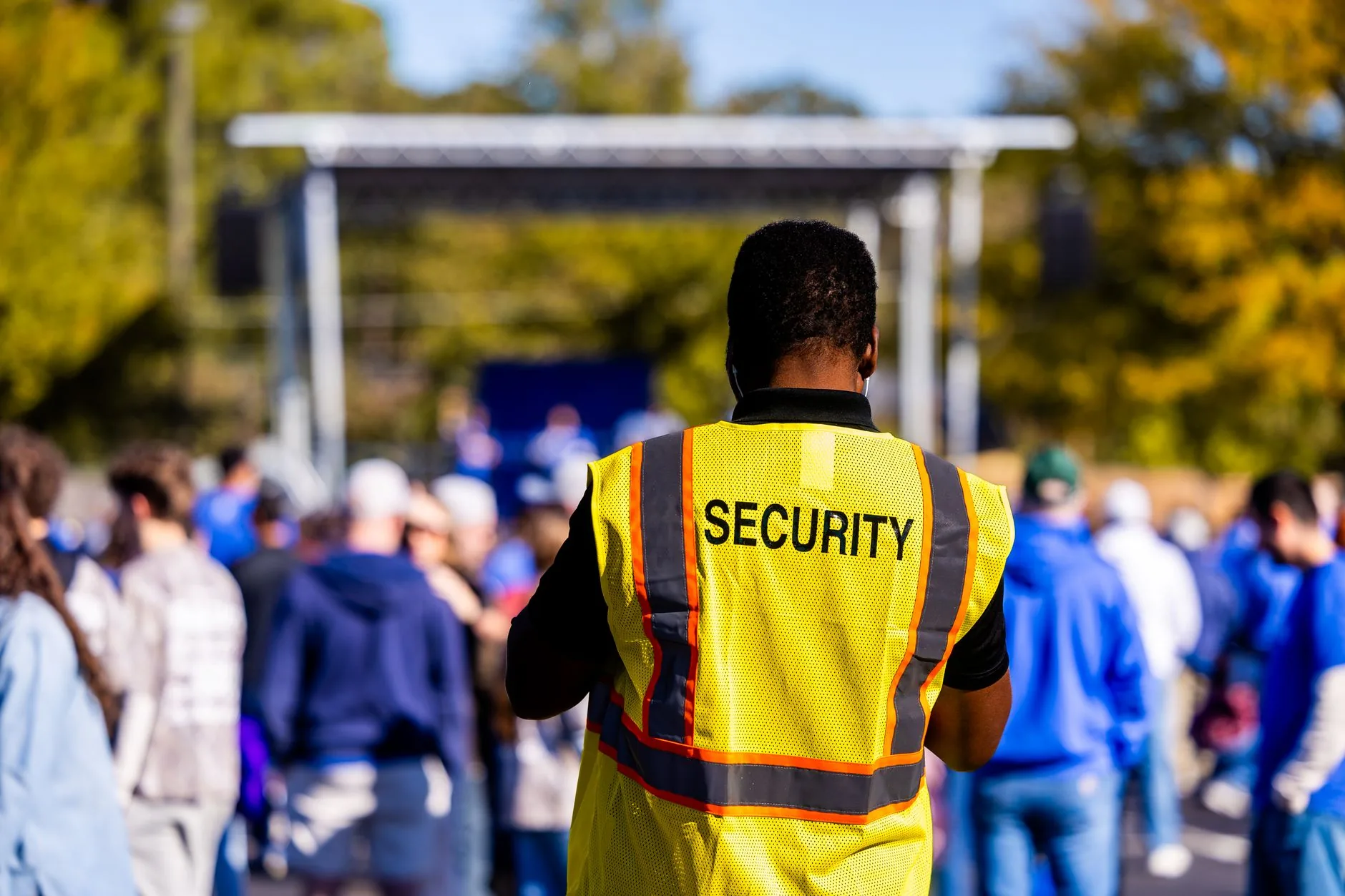 Contexto: A Crescente Preocupação com a Segurança em Eventos Públicos