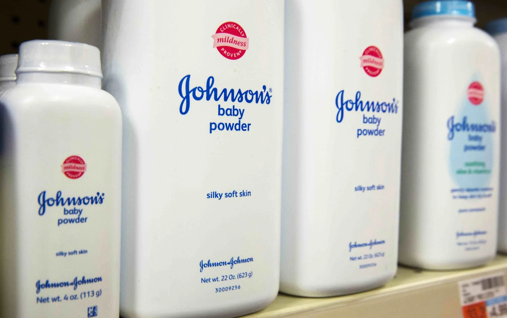 Johnson & Johnson oferece R$ 28 bilhões para encerrar processos que ligam uso de talco a câncer