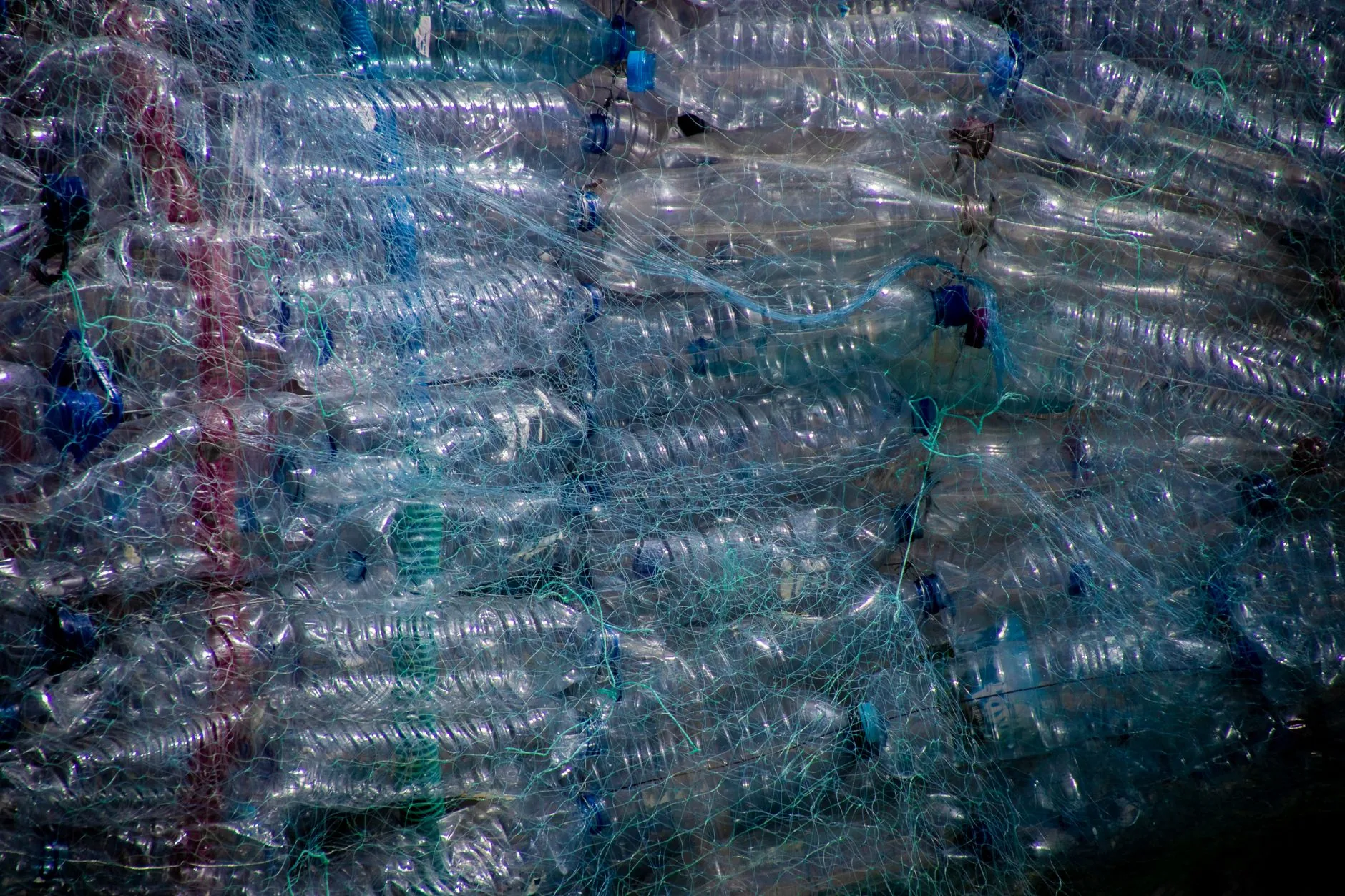 Cientistas transformam plástico reciclável em lubrificante de alto desempenho
