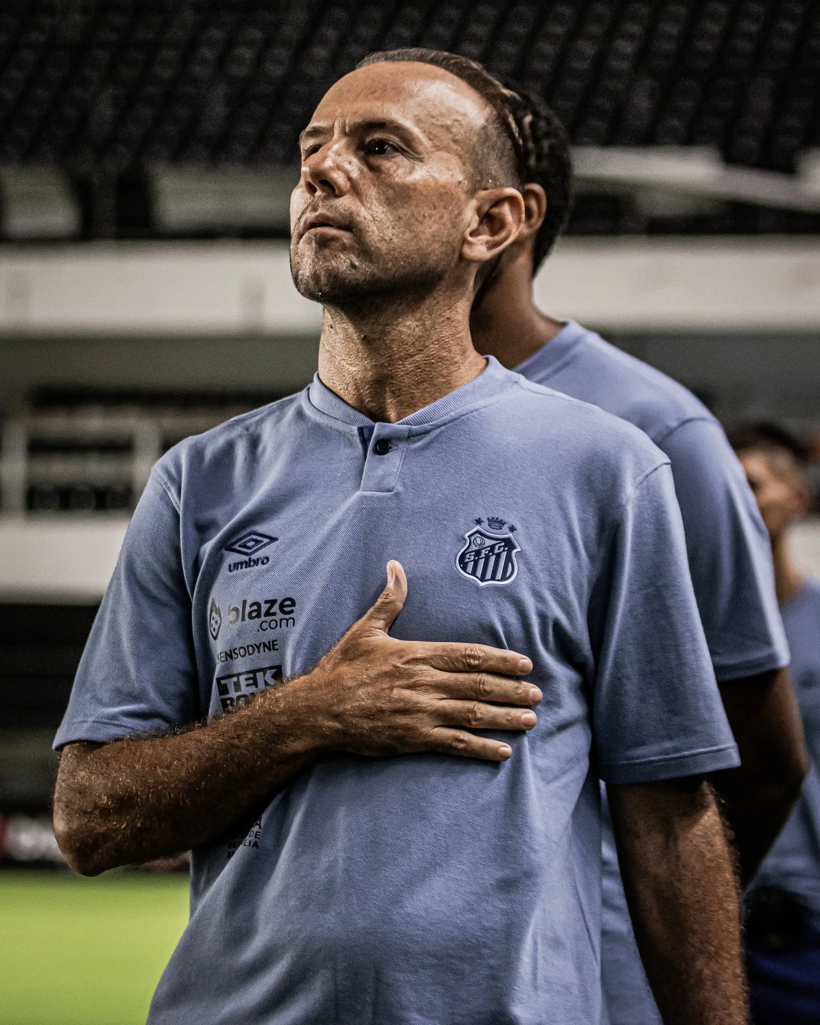 Juíza condena ex-jogadora do Santos por difamar técnico Kleiton Lima, acusado de assédio sexual