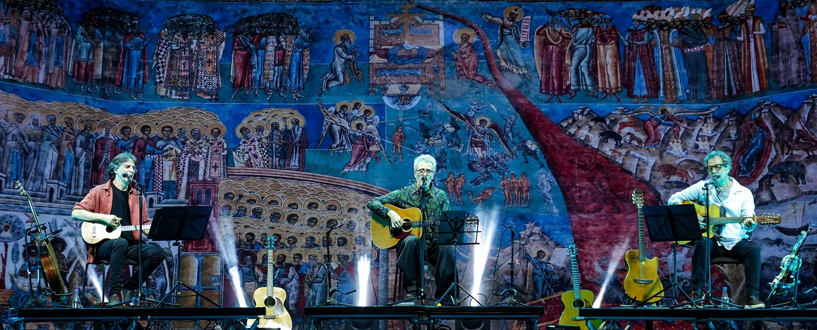 Kleiton, Kledir e Vitor Ramil se afinam, em trio, no belo relicário de emoções e tradições afetivas do show dos irmãos
