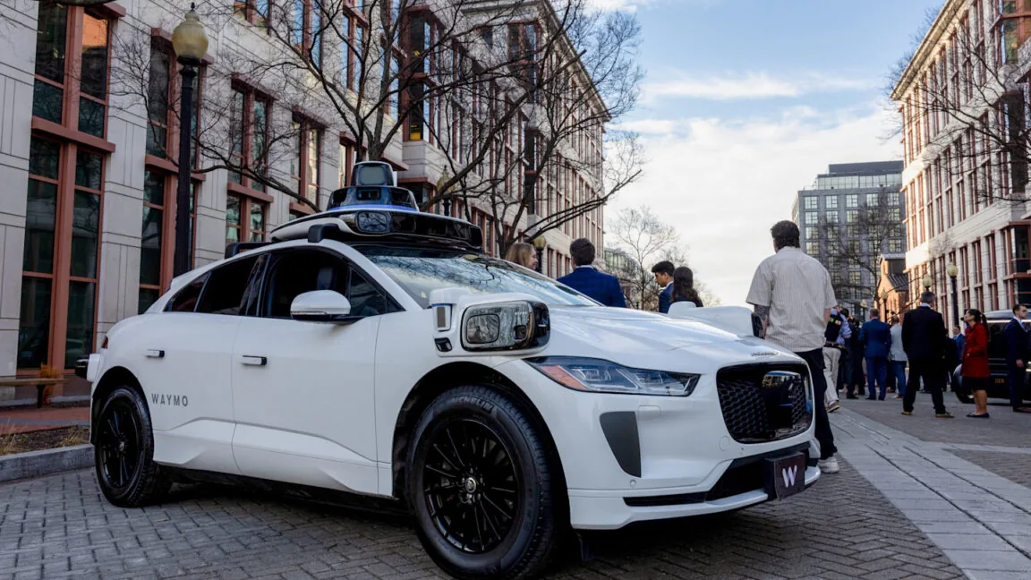 Waymo aumenta gastos com lobby para avançar em serviços de táxi autônomo