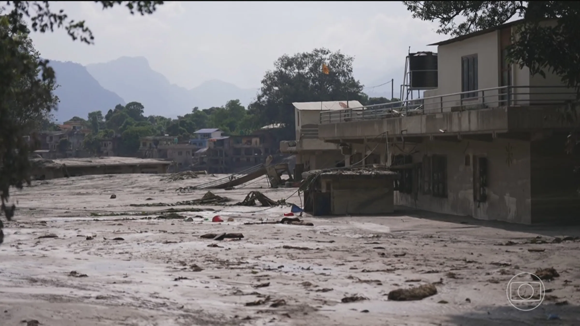 Número de mortos pelas enchentes no Nepal sobe para 675; reconstrução pode custar até R$ 26 bilhões