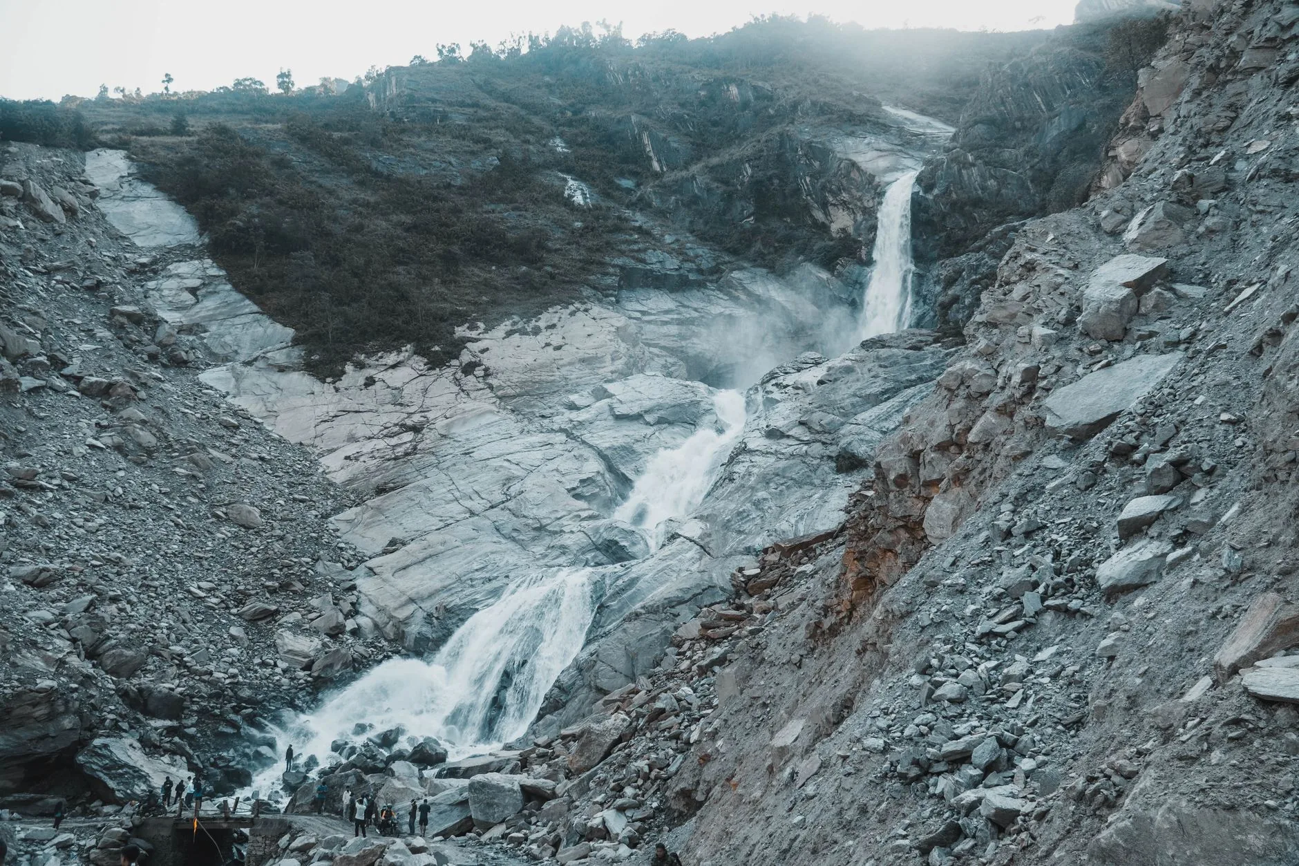 Rompimento de barragem no Nepal causa enchente catastrófica