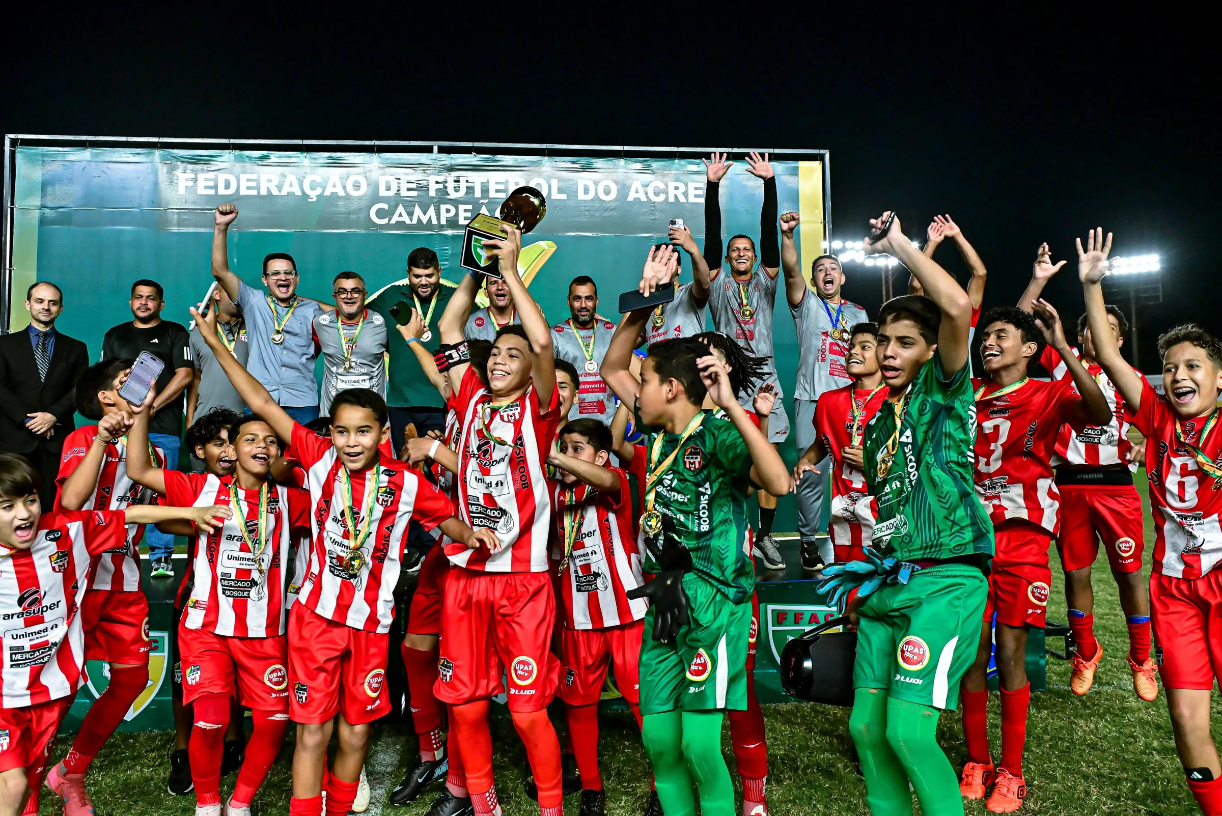 Santa Cruz-AC supera Furacão do Norte e é tetracampeão invicto do Acreano Sub-13