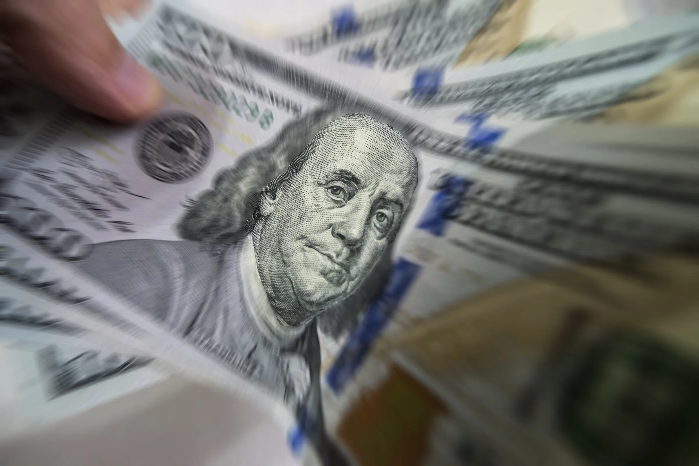 Dólar abre em alta, mesmo após anúncio do Tesouro americano e de olho no petróleo