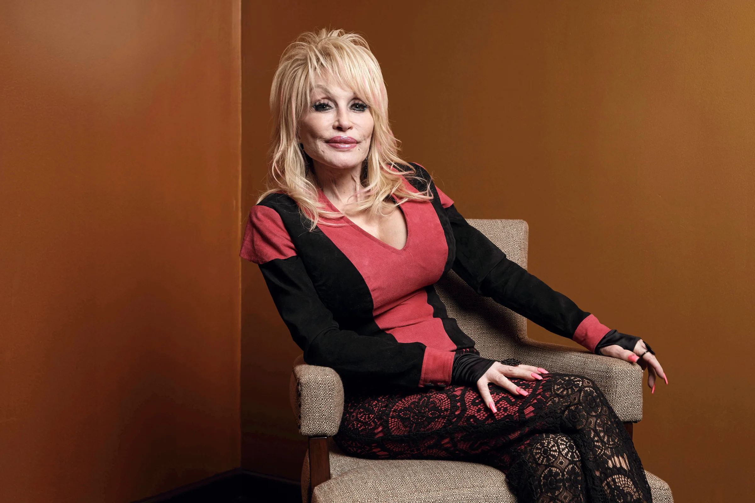 Trump lamenta morte de Dolly Parton e manda hastear bandeiras dos EUA a meio-mastro por uma semana