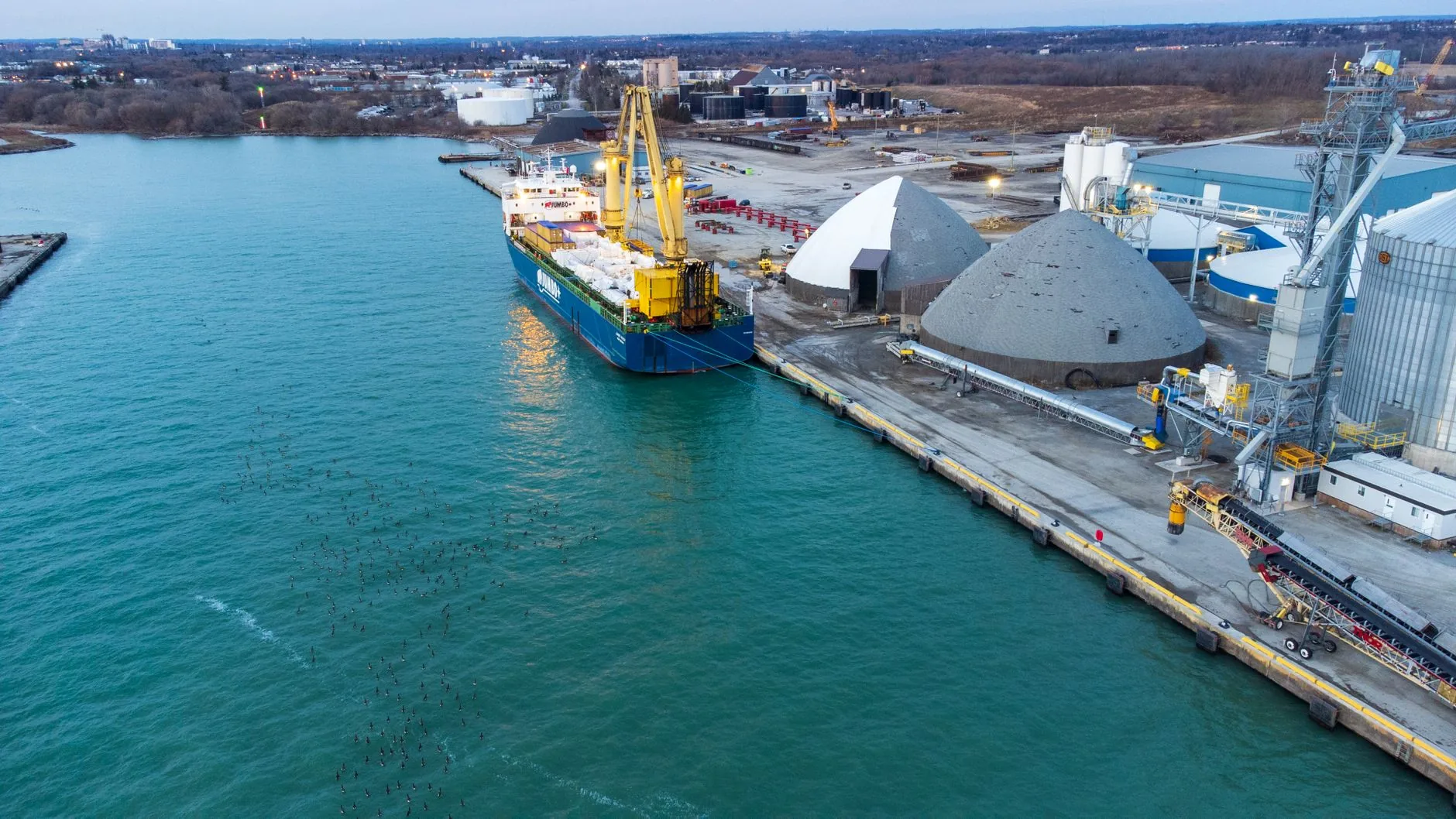Limite de tarifas canadenses se aproxima com negociações em trânsito