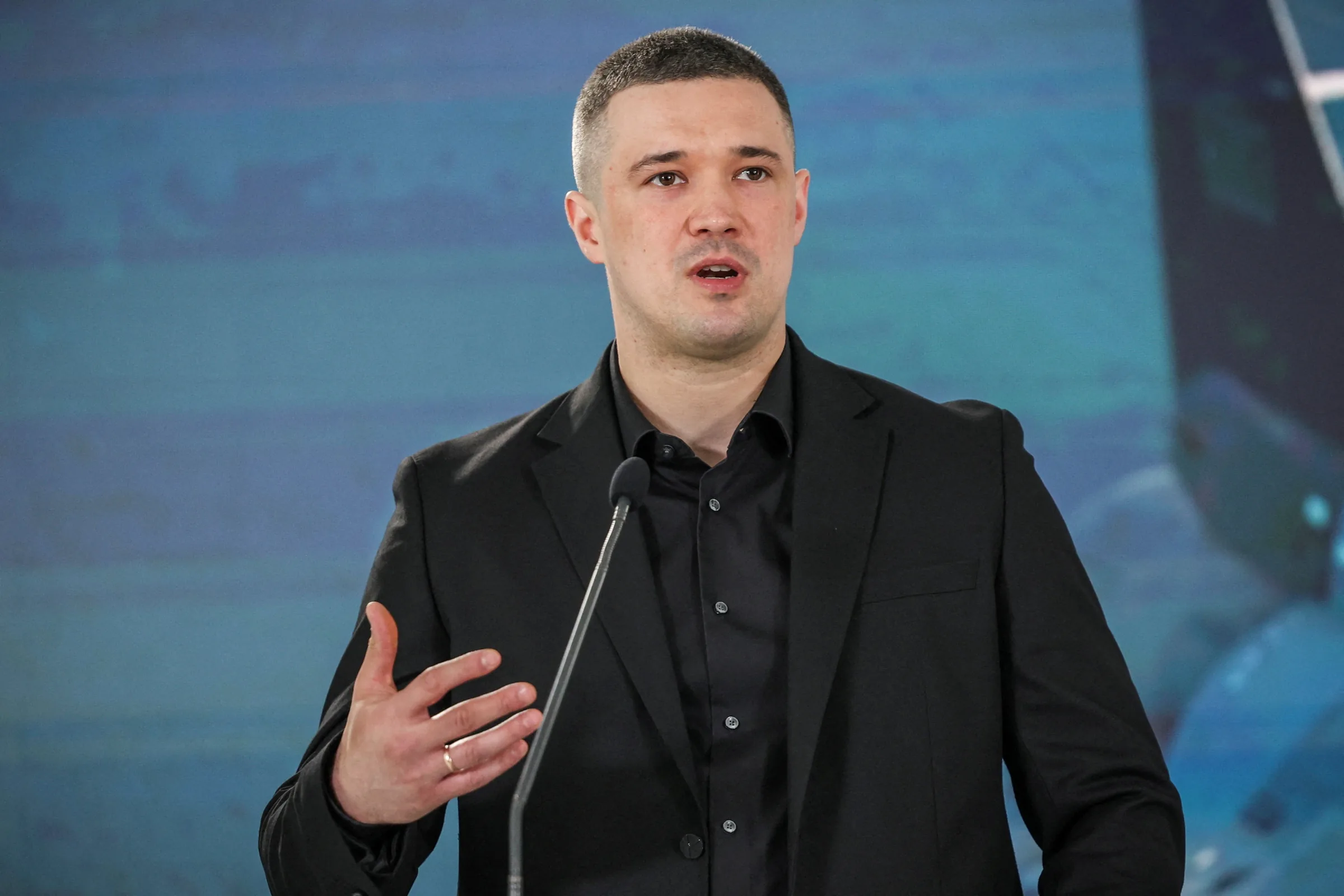 Zelensky precisa responder por corrupção no seu governo, diz ministro demitido na Ucrânia