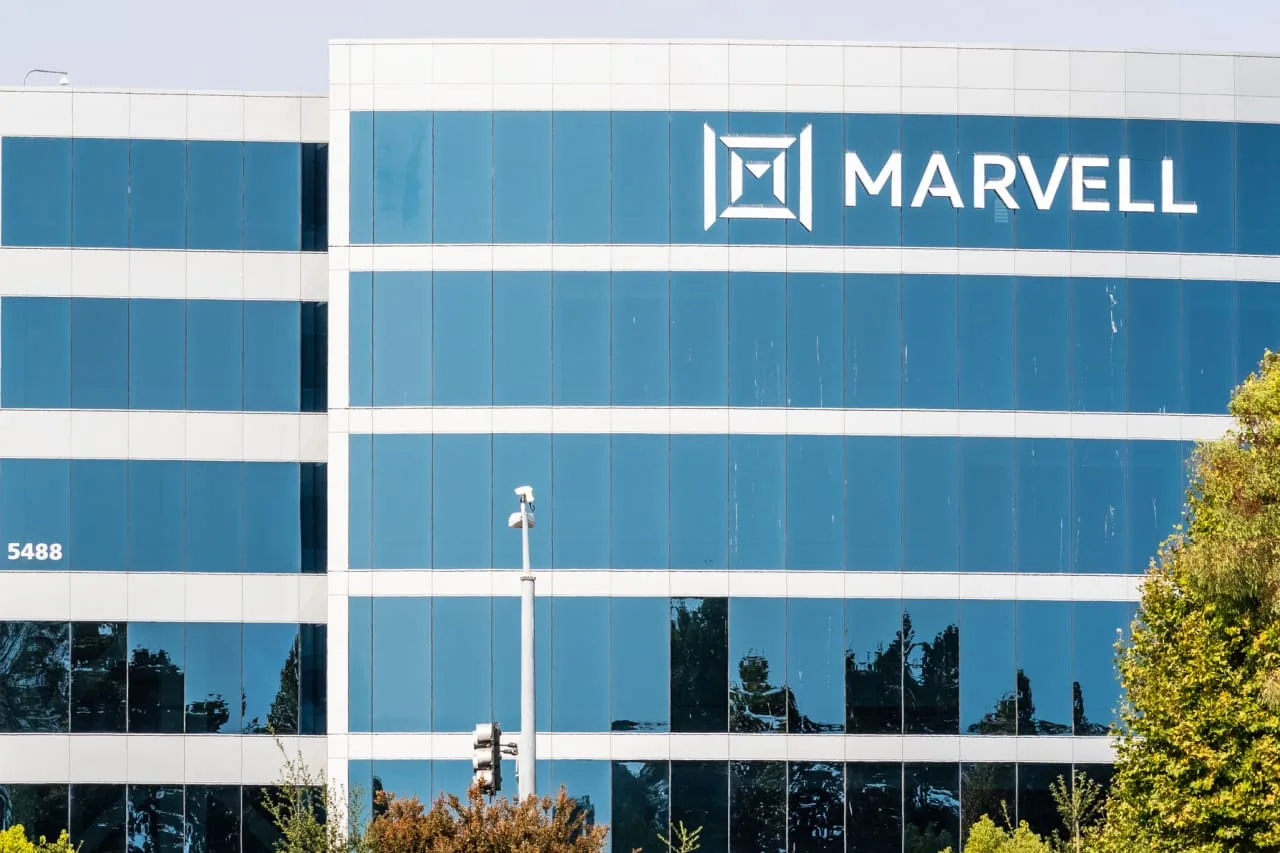 Marvell revisa previsões, mas ações caem