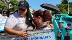 Manifestantes pedem fim da violência no centro de cartel mexicano