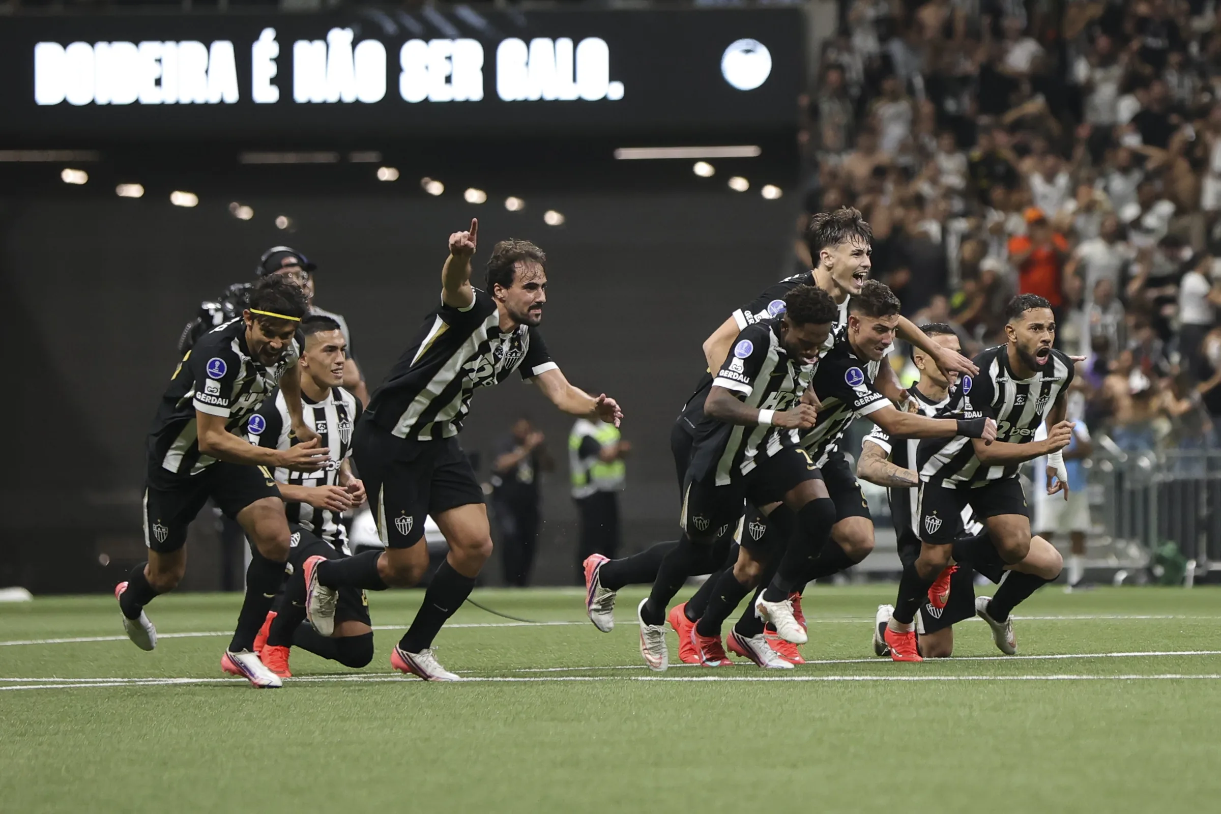 Atlético-MG vence Santos nos pênaltis e avança na Sul-Americana