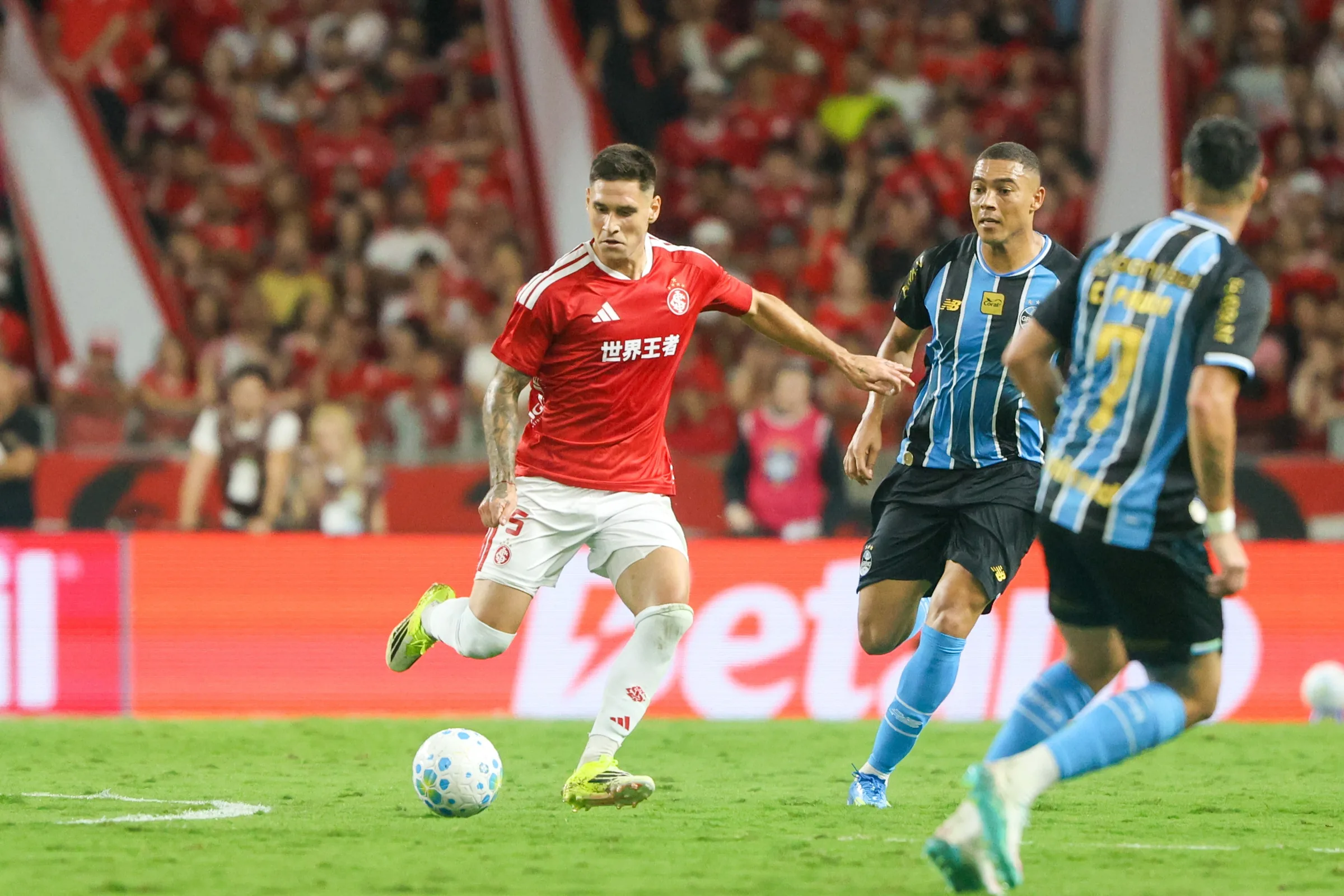 Estudiantes sonda Villagra, emprestado ao Inter; saiba detalhes