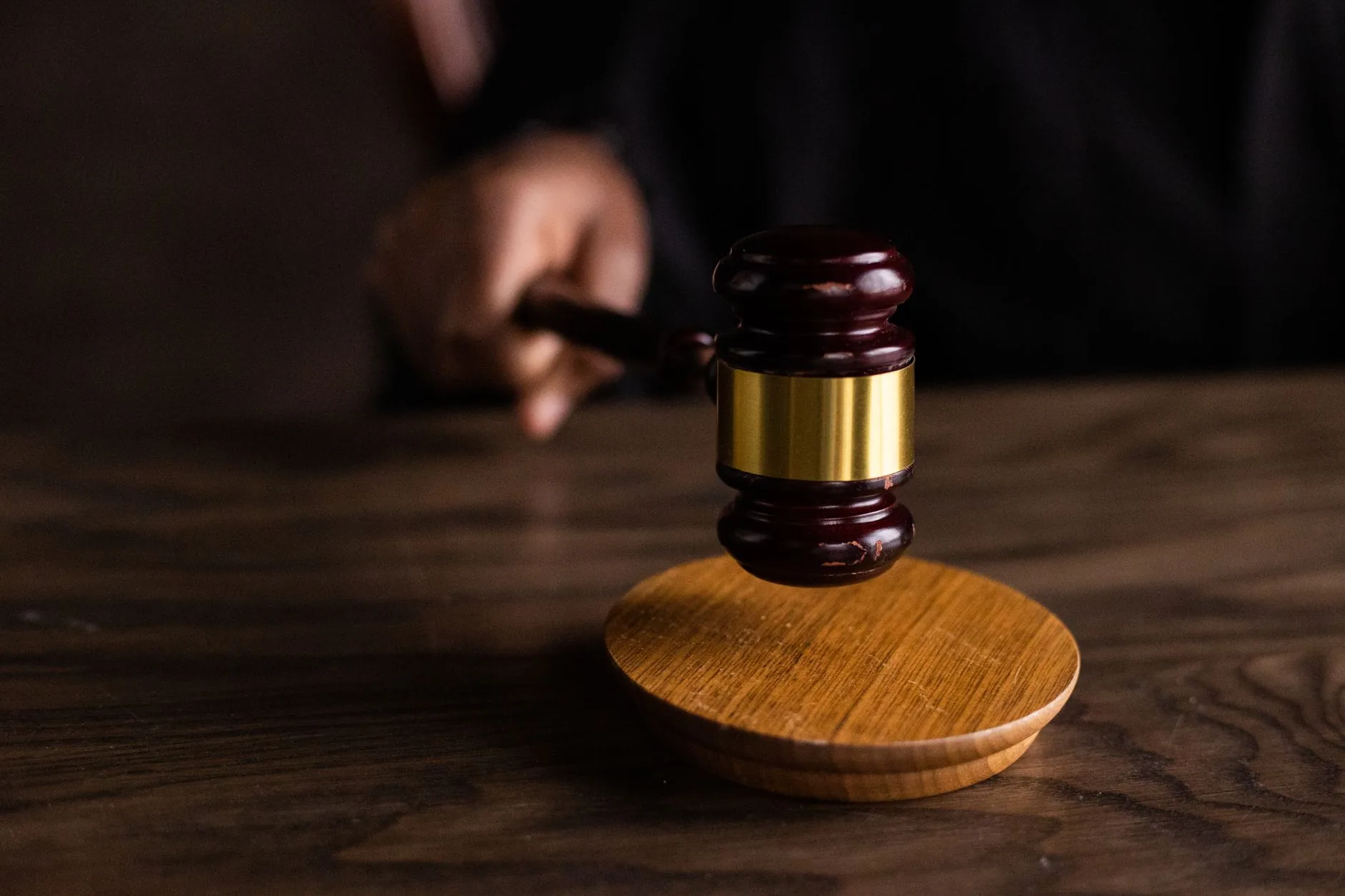 Tribunal dos EUA anula condenação por não pagamento de taxa de US$ 20