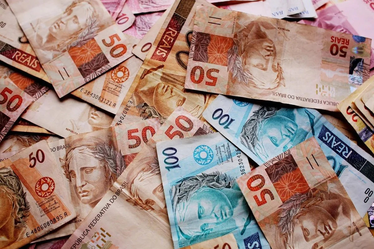 Governo projeta receita de R$ 3,24 trilhões em 2026