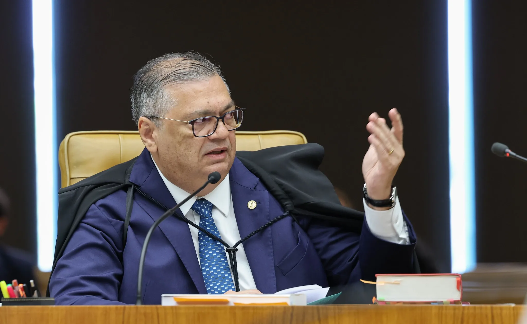 Dino pede reavaliação das regras da CVM