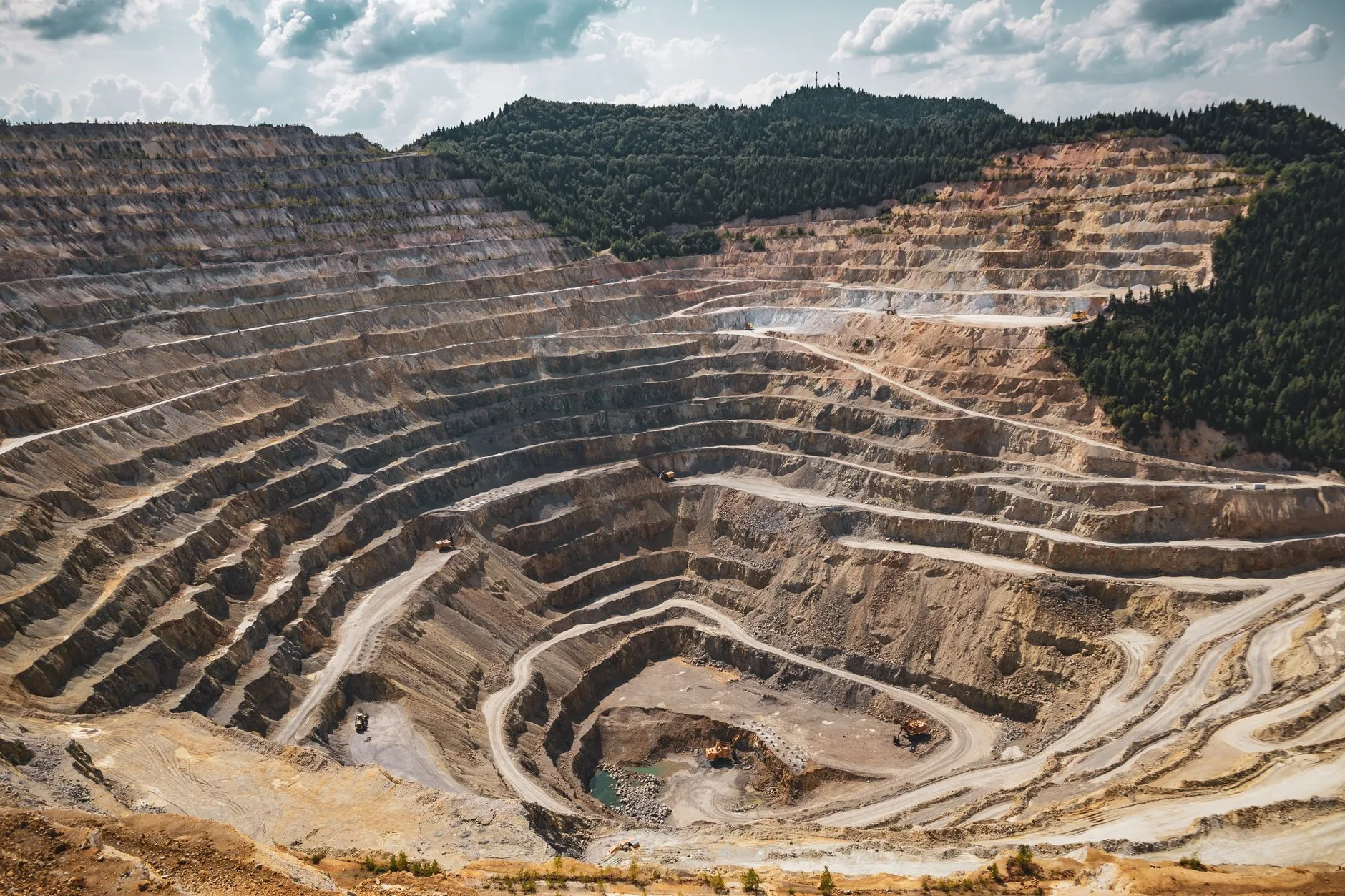 Contexto: A Aceleração da Mineração e Seus Impactos Ambientais
