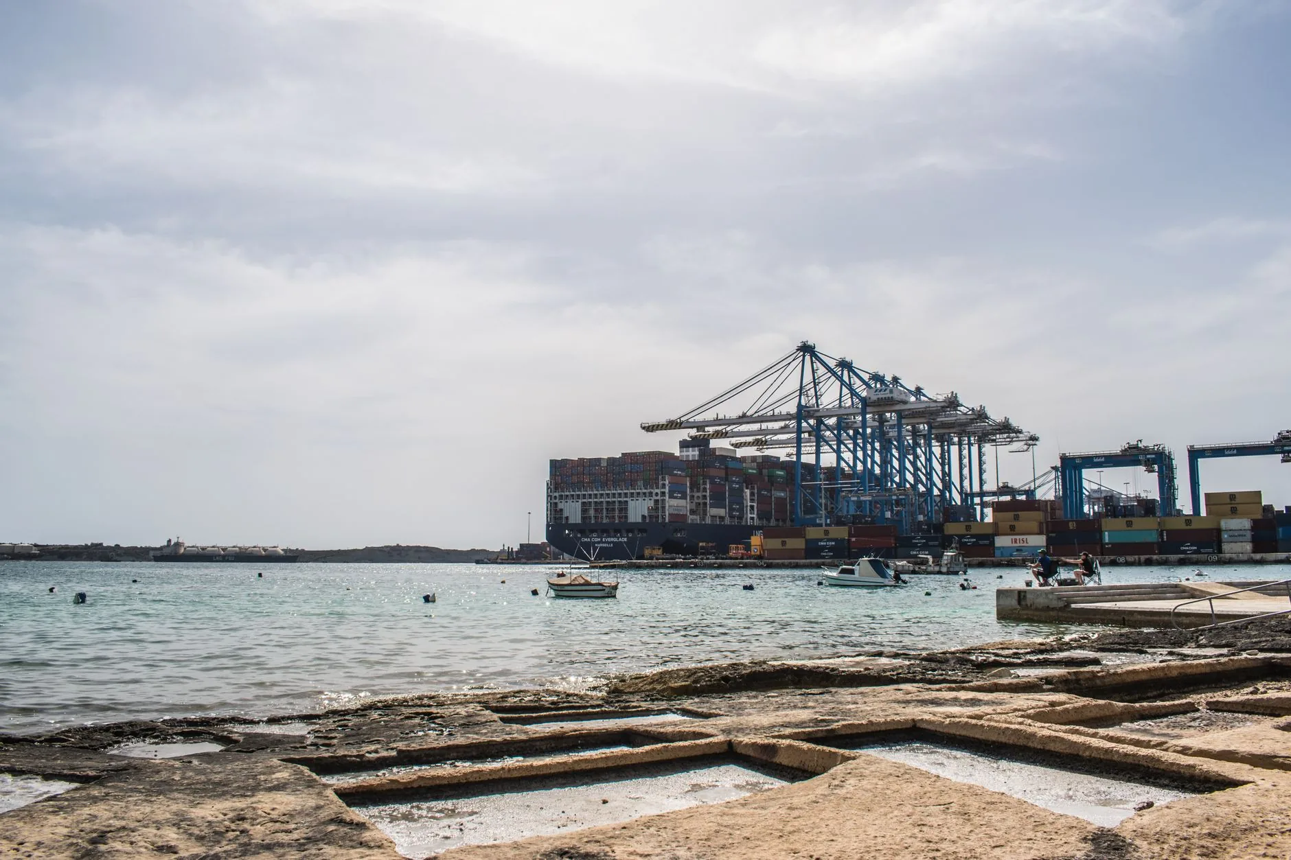 Uzbequistão Busca Portos no Mar Cáspio e Mar Negro para Diversificar Rotas Comerciais