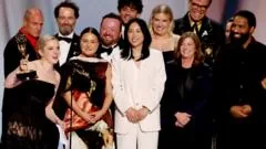 Vírgulas de emoção: momentos memoráveis dos Emmys e bastidores