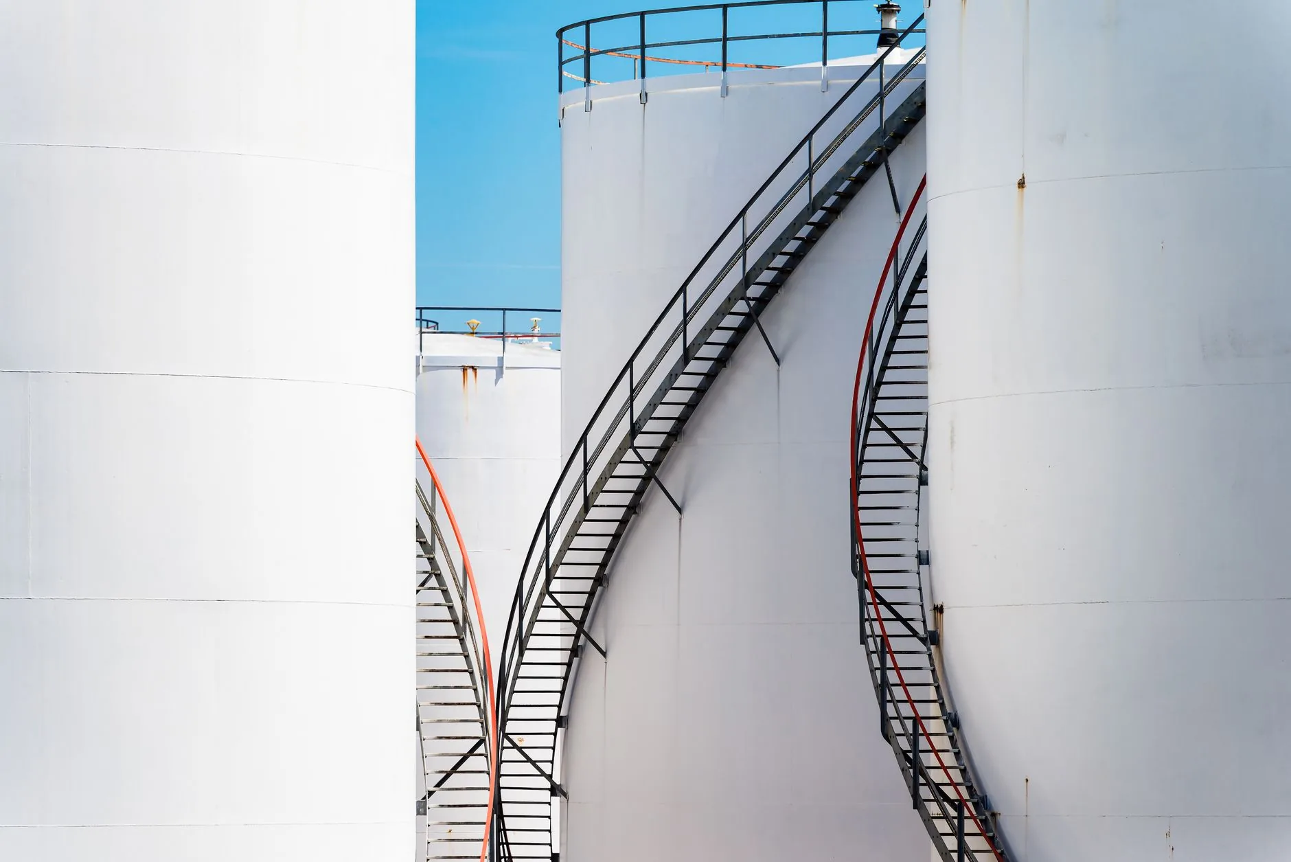 Inventários de petróleo e gasolina nos EUA variam