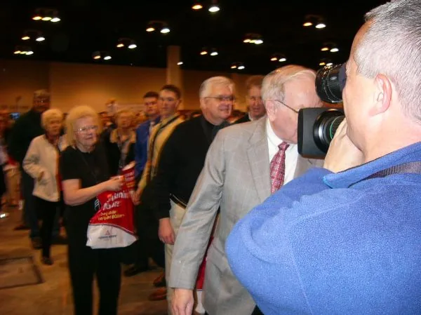 Warren Buffett se desvia do cargo de presidente da Berkshire Hathaway